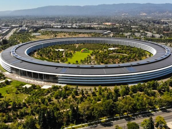 Apple employees will return to the office in September